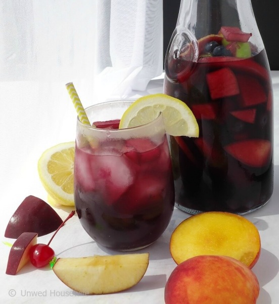 Sangria | Unwed Housewife | This sangria recipe is crazy good! Made with Spanish wine, rum, and fresh fruit, you’re going to love this crazy good sangria.